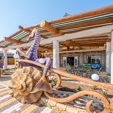 Пегас Hotel Zaliznyy Port Exterior photo