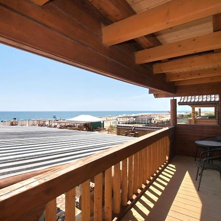 Пегас Hotel Zaliznyy Port Exterior photo