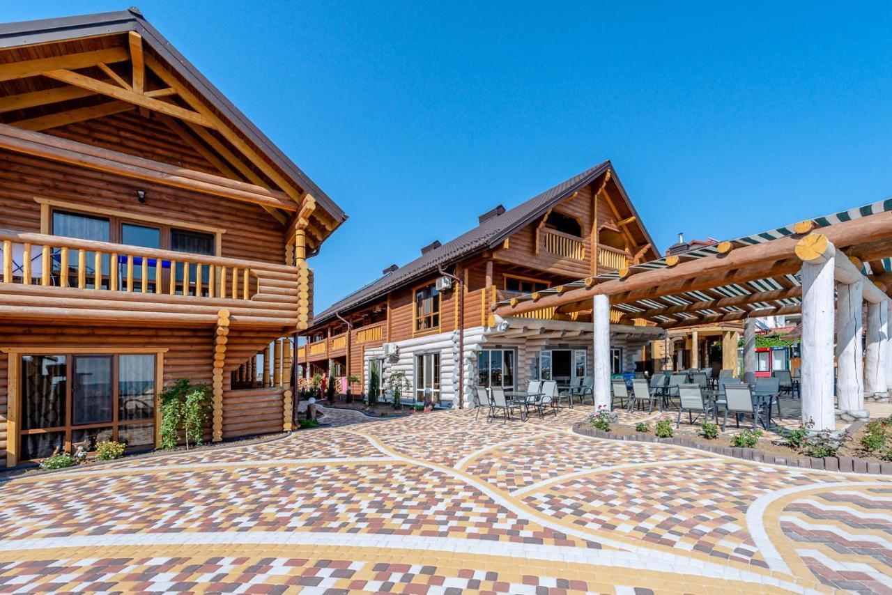 Пегас Hotel Zaliznyy Port Exterior photo