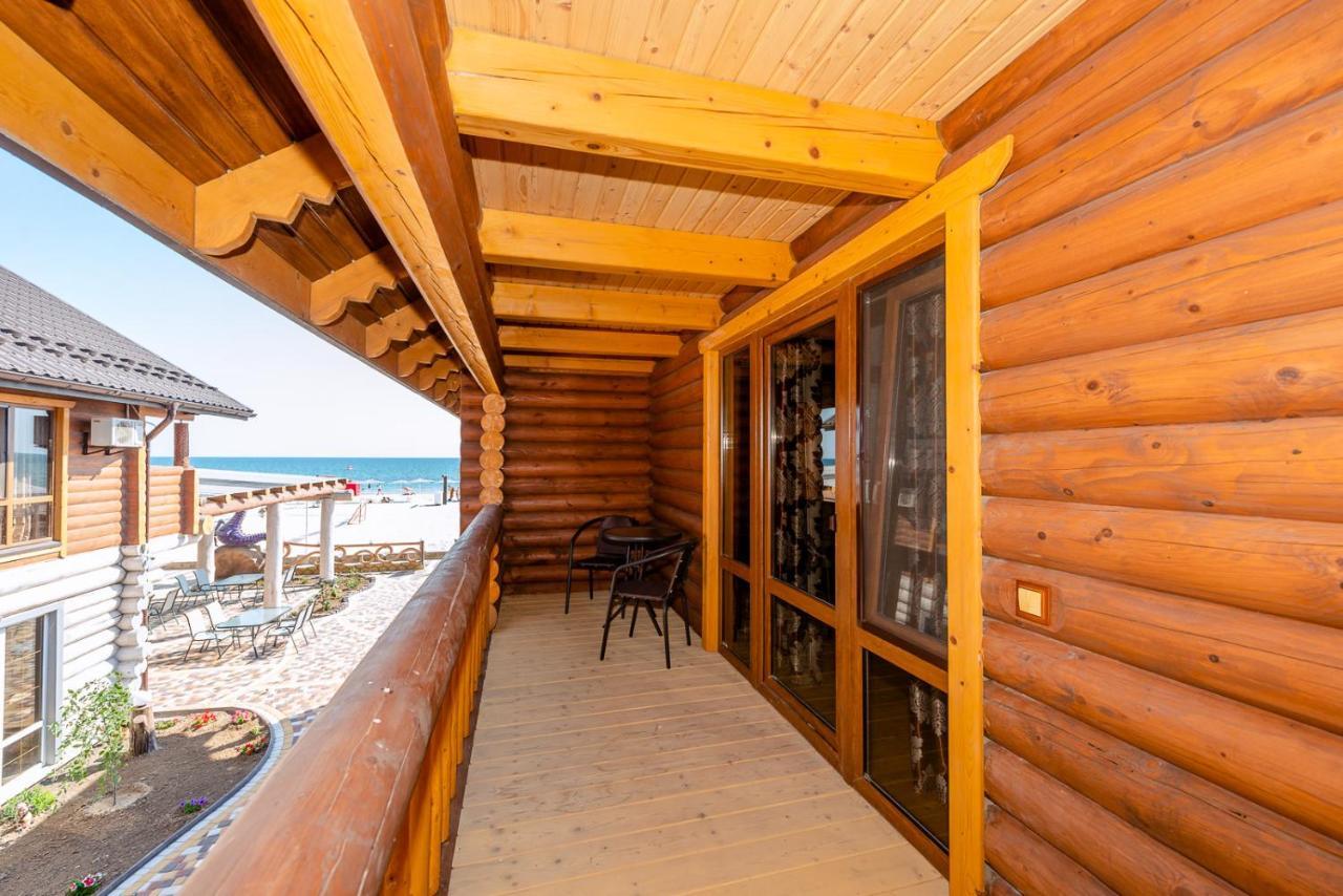Пегас Hotel Zaliznyy Port Exterior photo