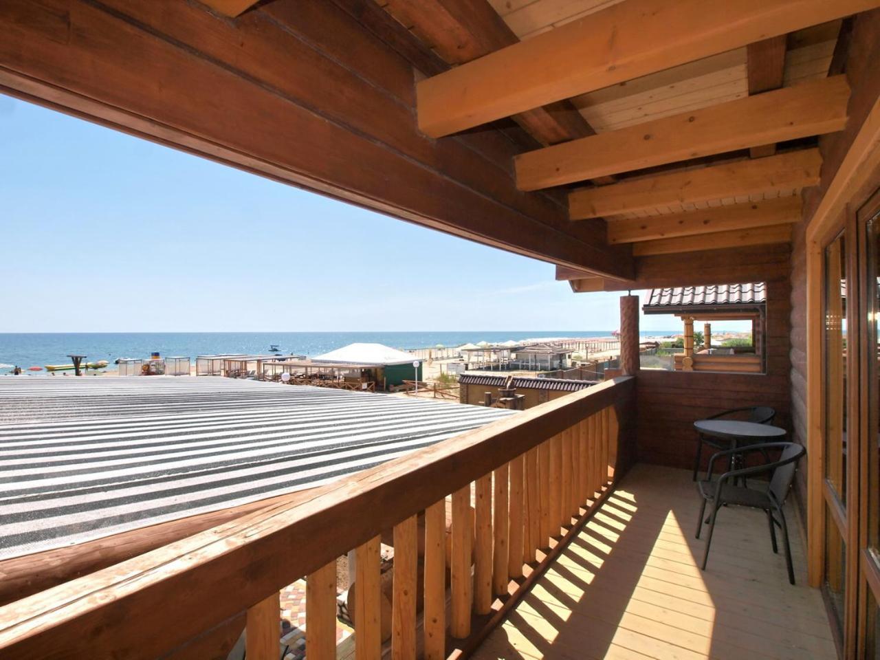 Пегас Hotel Zaliznyy Port Exterior photo