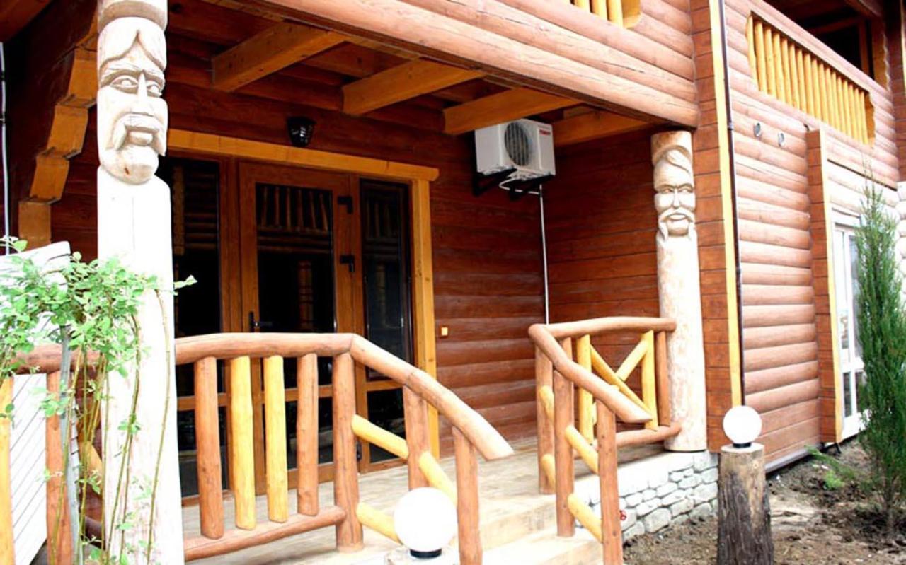 Пегас Hotel Zaliznyy Port Exterior photo