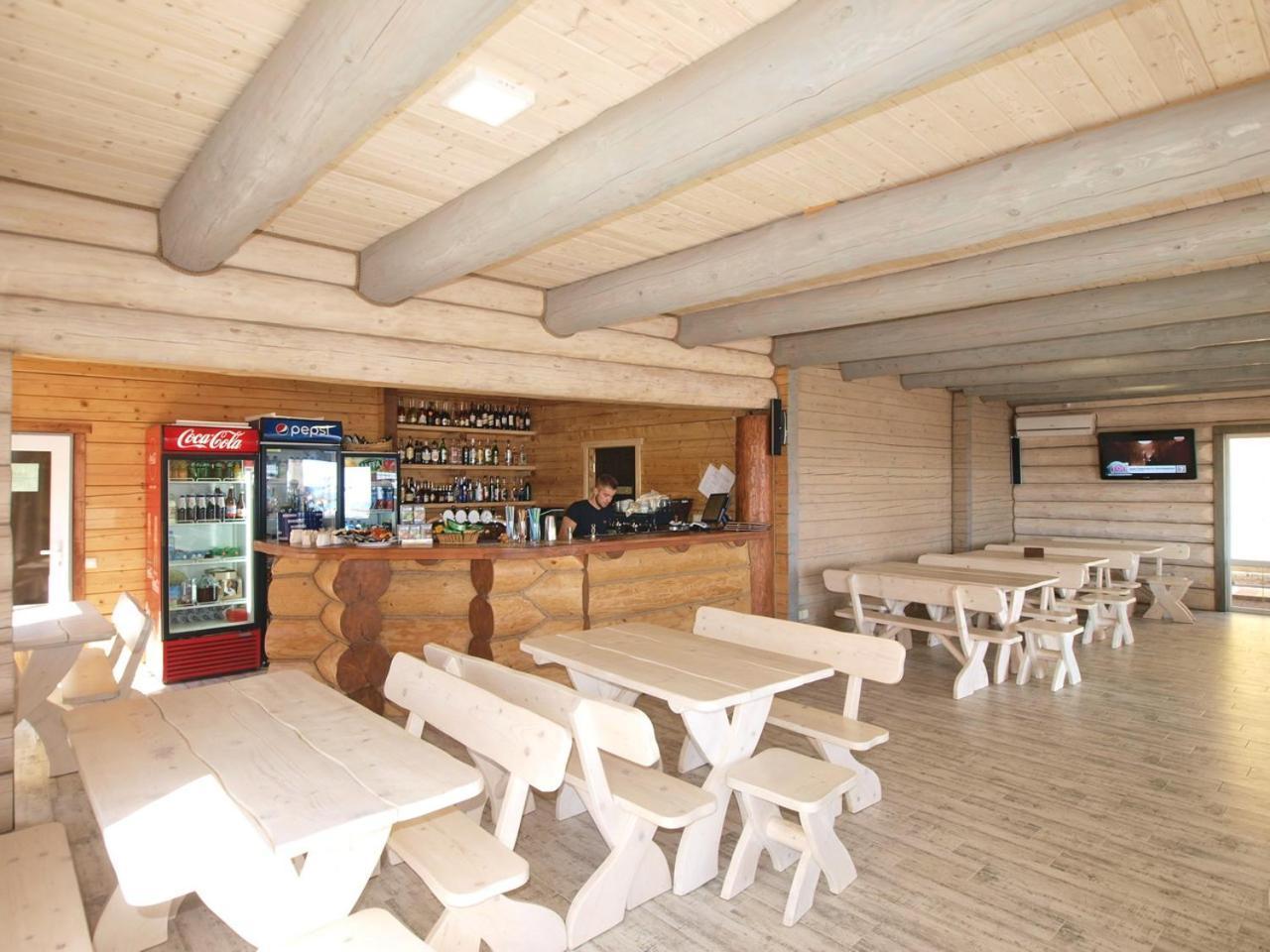 Пегас Hotel Zaliznyy Port Exterior photo